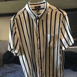 F21 men’s striped short sleeve button up